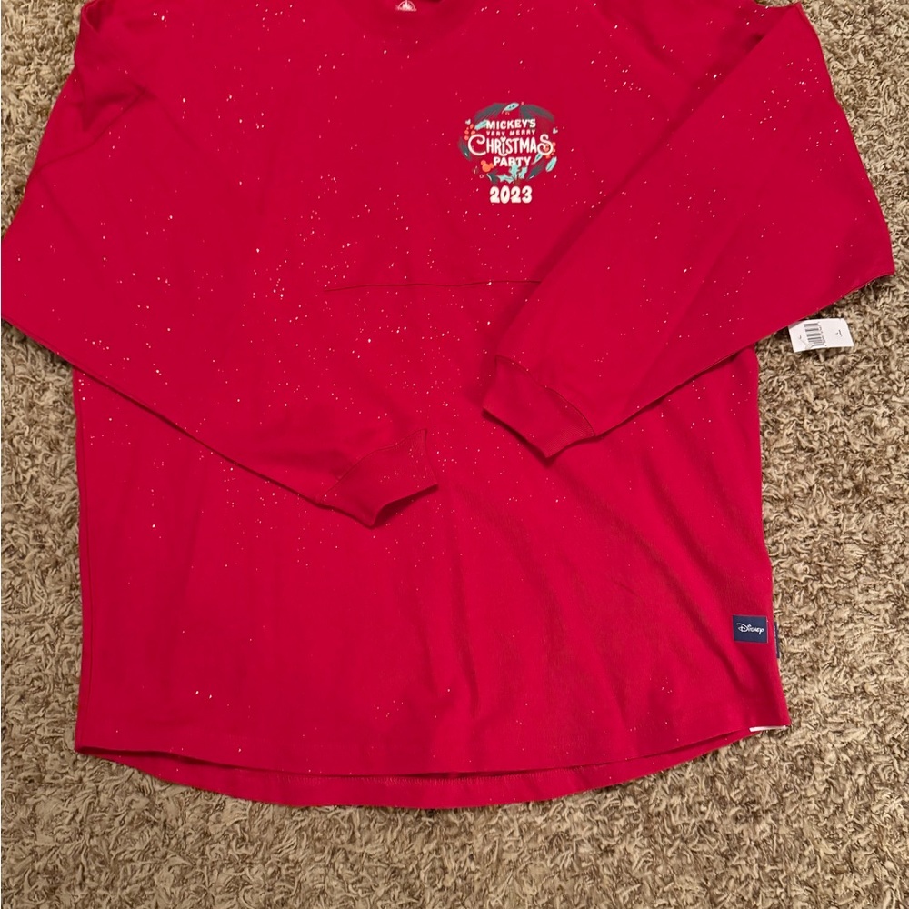 NWT Disney World Mickey’s Very Merry Christmas 2023 collector jersey. Sz Lg